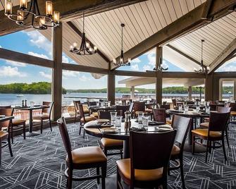 Comfortable Countryside Stay! 2 Comfortable Units, Pool, Free Parking - Osage Beach - Restaurant