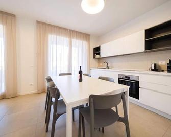 Apartmentsgarda - Garda31 Residence - Garda - Dining room