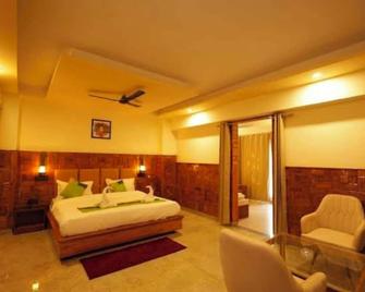 Hotel S C Residency - Zerakpur - Спальня