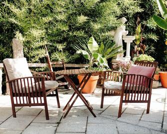 Casa Videira - Hotel rural cerca del mar - Bueu - Patio