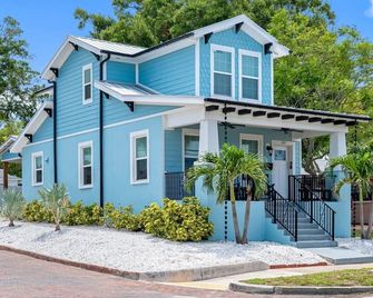 Tarpon Tides Cottage - Walk to the Sponge Docks & Downtown! - Tarpon Springs - Gebouw