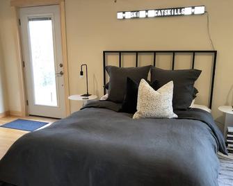 Gray House by the Slopes- Luxury retreat for four seasons with hot tub #STRAO026 - Highmount - Habitación