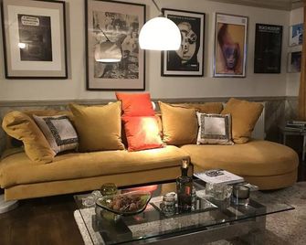 Westcroft Guesthouse - Millbrook - Living room