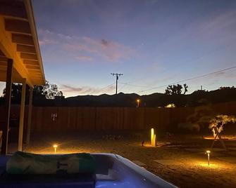 Remarkable find minutes away from Joshua Tree Park Entrance - Yucca Valley - Zwembad
