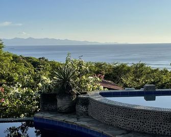 Breathtaking Ocean View from Amazing Infinity Pool - Escamequita - Piscina