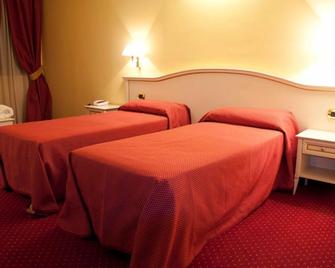 Hotel Il Duca Del Sannio - Agnone - Schlafzimmer