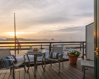 Boston Yacht Haven - בוסטון - מרפסת