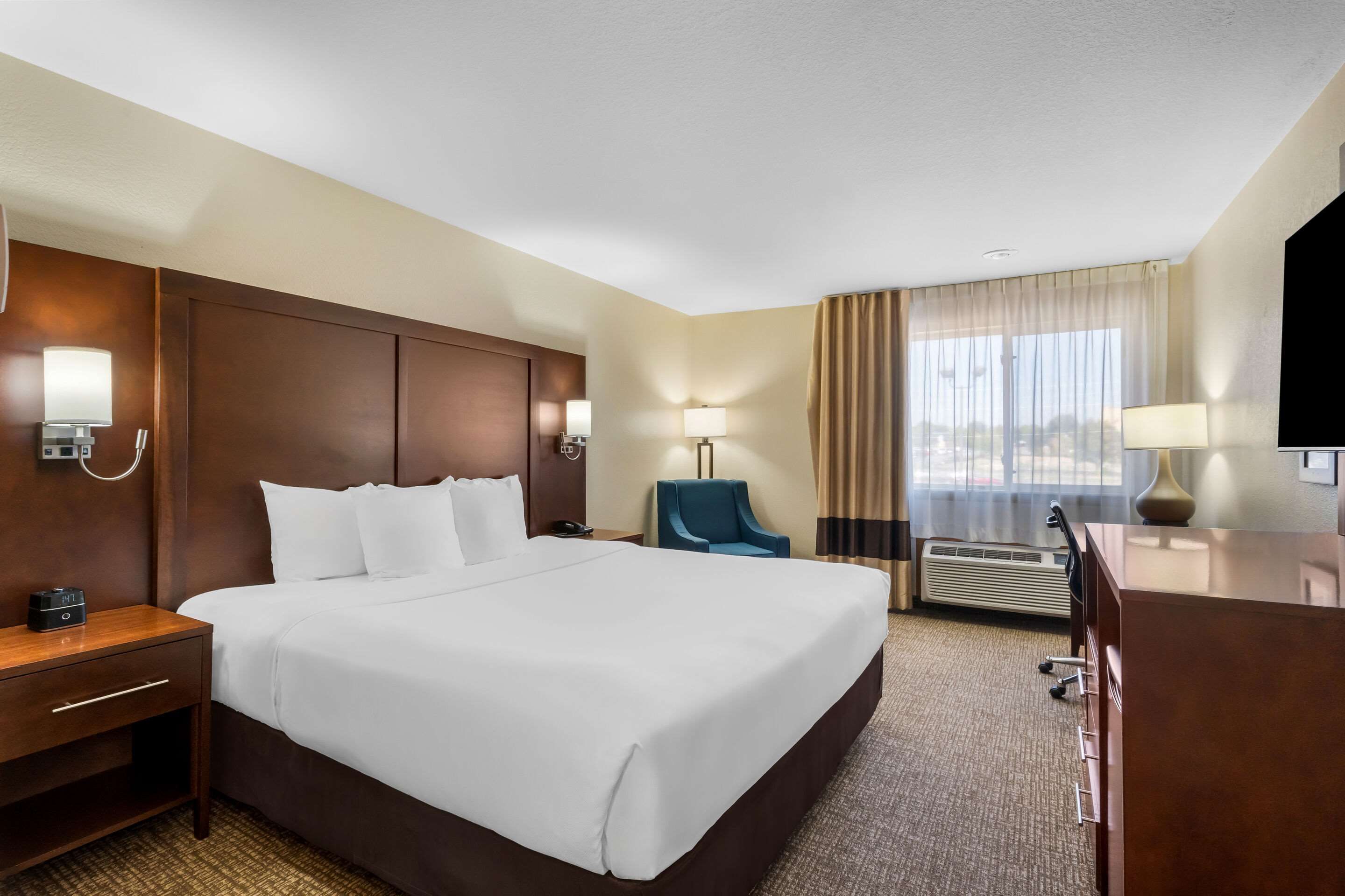 Comfort Inn and Suites Greeley thumbnail 3