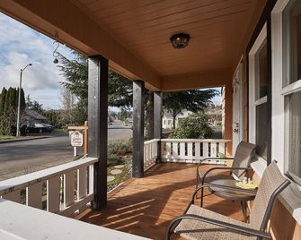 Dundee Garden Cottage: Dog-Friendly Extended Stay Rental, Walkable to Town! - Dundee - Balcony