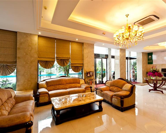 Light Travel S Hotel (Yichang Three Gorges University Branch) - Yichang - Lobby