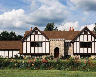 Erin Estate: Canadian Country Getaway - Erin - Edificio