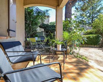 Gorgeous Home In Entrechaux - Entrechaux - Патіо