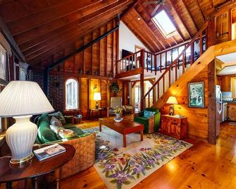 Pretty on Prada - Edgartown - Living room