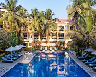 لا إستوريا، جو آ إتش سي إ سليكشنز - باناجي - حوض السباحة