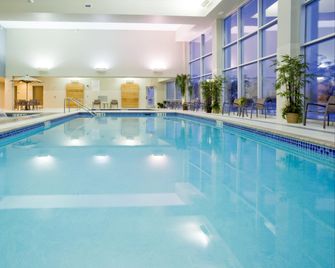Holiday Inn Express & Suites Mankato East By IHG - Mankato - Piscine