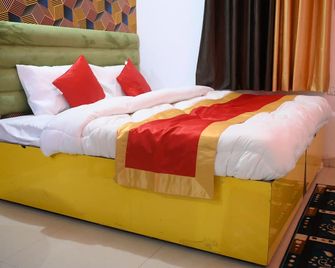 All In One Guest House - Bareilly - Bedroom