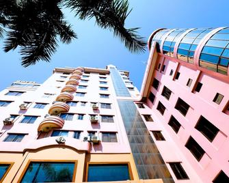 Queen's Park Hotel - Yangon - Building