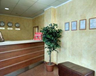 Hotel Fortepiano - Kazan - Front desk