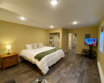 North End- Versatile Studio W/ Full Sized Kitchen & Bath- Clean! - Ketchikan - Bedroom