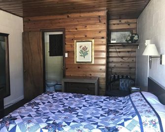 White Pine Motel - Ely - Schlafzimmer