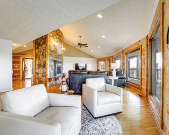 Panoramic Mtn Views Spacious Tennessee Home! - Newport - Obývací pokoj