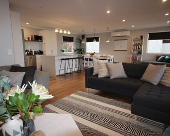 Vista Views Five Star - Mallacoota - Sala de estar