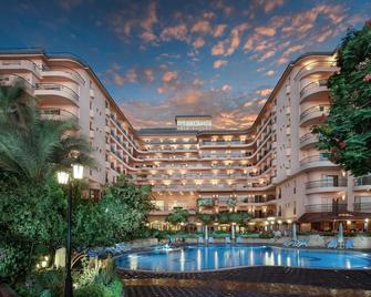 Steigenberger Nile Palace Luxor Hotel & Convention Center - Luxor - Building