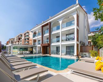 Princess Kinli Suites Hotel - Marmaris - Piscina