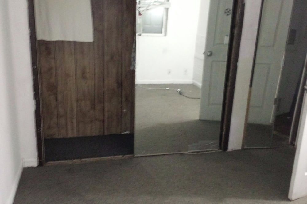 Peaceful A-bedroom mobile home with AC in Columbus - Columbus - Flur