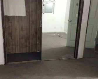 Peaceful A-bedroom mobile home with AC in Columbus - Columbus - Flur