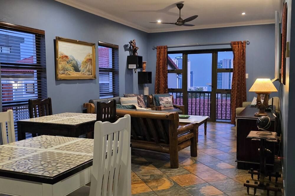 Crooked Tree Cottage - דורבן - סלון