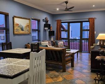 Crooked Tree Cottage - Durban - Living room