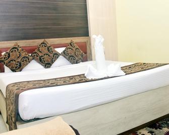 Hotel Arya Palace - Bhubaneswar - Phòng ngủ