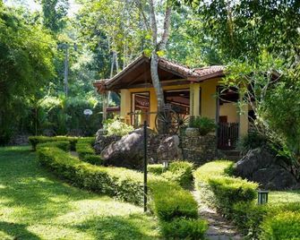 Tappers' Village Nature Resort - Ratnapura - Buiten zicht