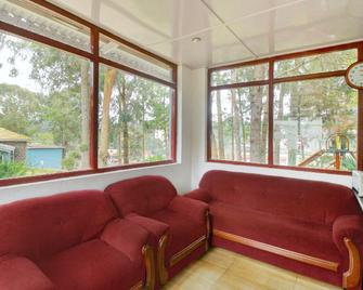 OYO Home Stay Crescent Park - Kodaikanal - Вітальня