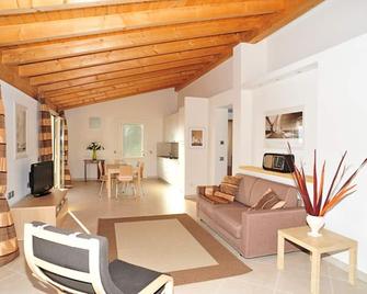 I Velieri - Theater Home, with marvellous lake view - Tignale - Wohnzimmer