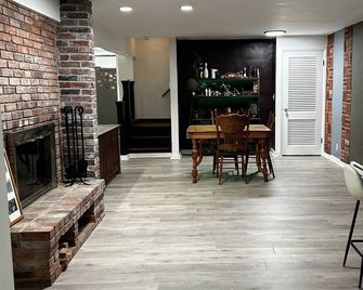 4-bedroom modern house in charming Oakmont - close to Country Club and Bakery! - Oakmont - Bar