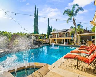 Resort Home with Games, Slide, Oasis - Los Angeles - Pool