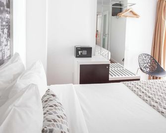 Grande Pensao Residencial Alcobia - Lisbon - Bedroom