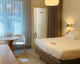 Hotel Prado - Ostend - Bedroom