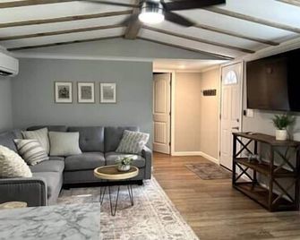 Relaxing Cabin Near Raysville - Thomson - Sala de estar