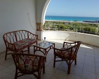 'Dar Zakia' villa 3 minutes from the quiet beach all year round - Kelibia - Balcone