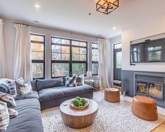 Tremblant Prestige - Les Eaux 215-6 - Mont-Tremblant - Living room