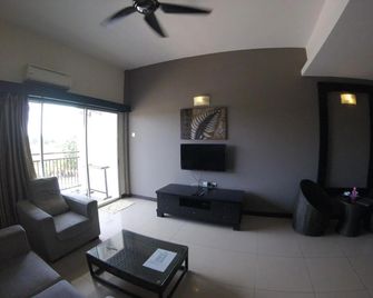Homestay at Lagoon Park Resort - מאלאקה - סלון
