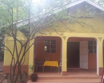 Kisumu City Backpackers Accommodation. - Kisumu - Patio