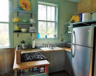 Turtle Pond cabin in Apalachicola with WiFi, Pet Friendly, Couples Retreat - Apalachicola - Cuisine