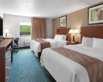 Baymont by Wyndham Jamestown Conference Center & Water Park - Jamestown - Schlafzimmer