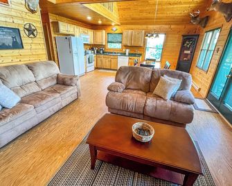Logged Out - Piney Creek - Living room