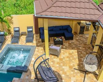 Cozy Luxury Hideaway With Free Wifi,Parking,Swimming Pool&Jacuzzi Near Negril 3b - Green Island - Pool
