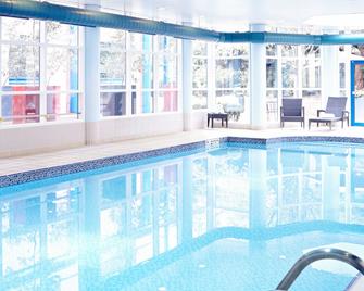 Novotel London Heathrow Airport - M4 Jct 4 - West Drayton - Uima-allas